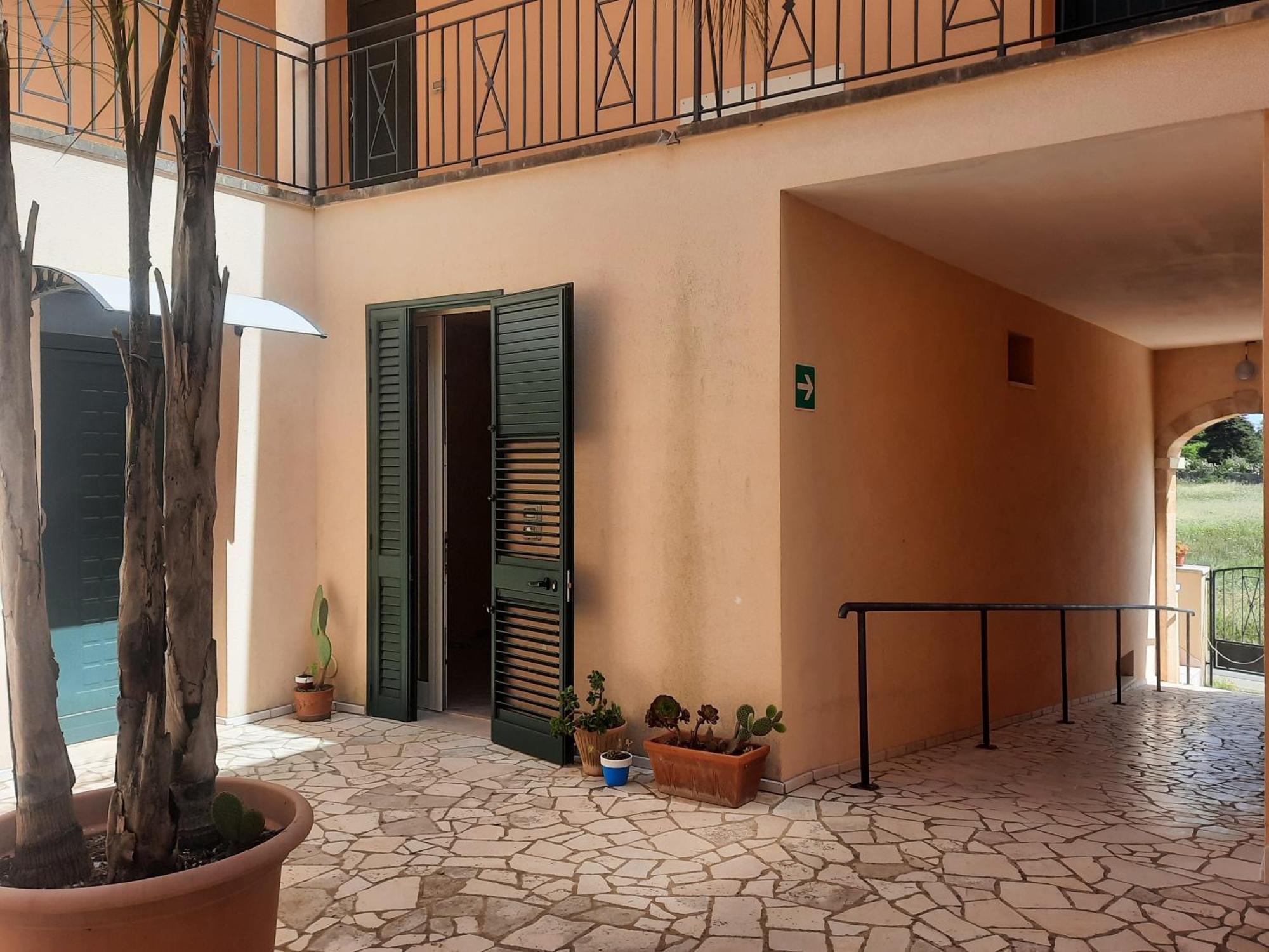 Versante Est Casamassella Esterno foto